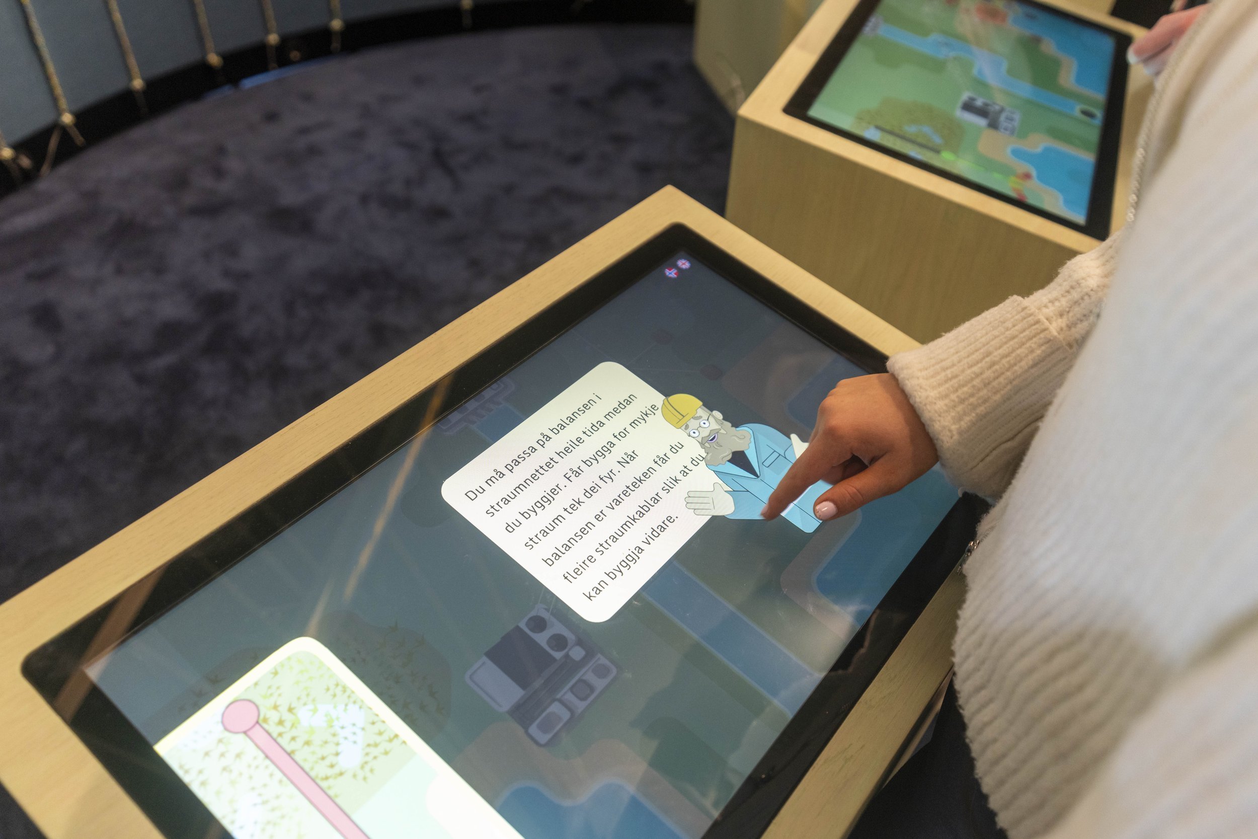 Nærbilde av touchskjermen med spillet Foto av utstillingen